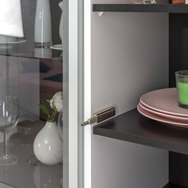 Стенка для гостиной со стеклянными фасадами Сидней № 11 цвет белый/чёрный/фасады МДФ белый глянец Стенка для гостиной со стеклянными фасадами Сидней № 11 цвет белый/чёрный/фасады МДФ белый глянец