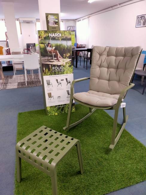 Кресло-качалка пластиковое с подушкой Folio агава, бежевый 720х810-925х1190-1125 мм Кресло-качалка пластиковое с подушкой Folio агава, бежевый 720х810-925х1190-1125 мм