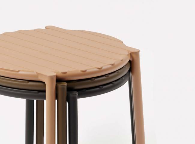 Столик пластиковый журнальный Doga антрацит Ø500х400 мм Столик пластиковый журнальный Doga антрацит Ø500х400 мм