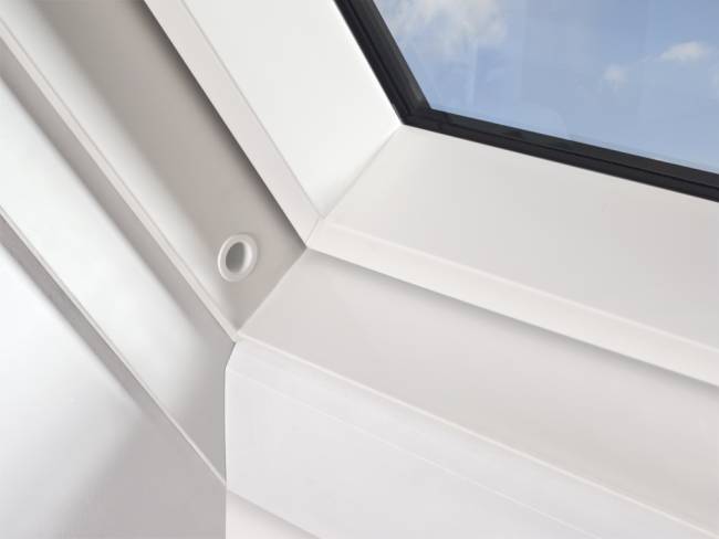 Пластиковое мансардное окно PTP-V U3, однокамерное Пластиковое мансардное окно PTP-V U3, однокамерное