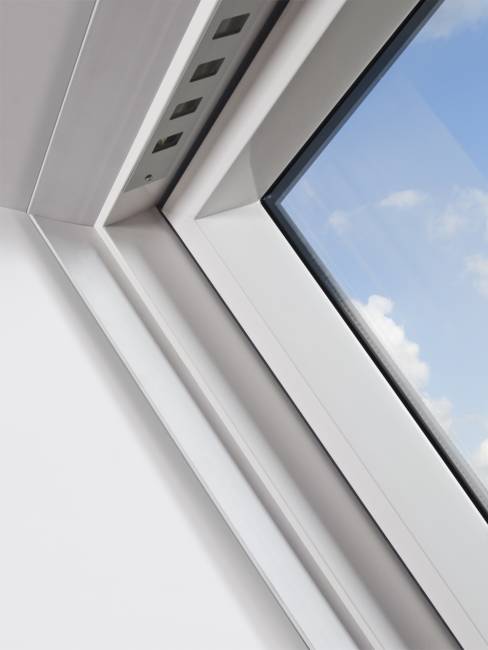 Пластиковое мансардное окно PTP-V U3, однокамерное Пластиковое мансардное окно PTP-V U3, однокамерное